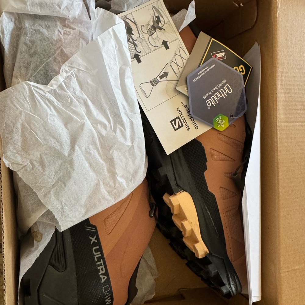 New in box Salomon GTX 4